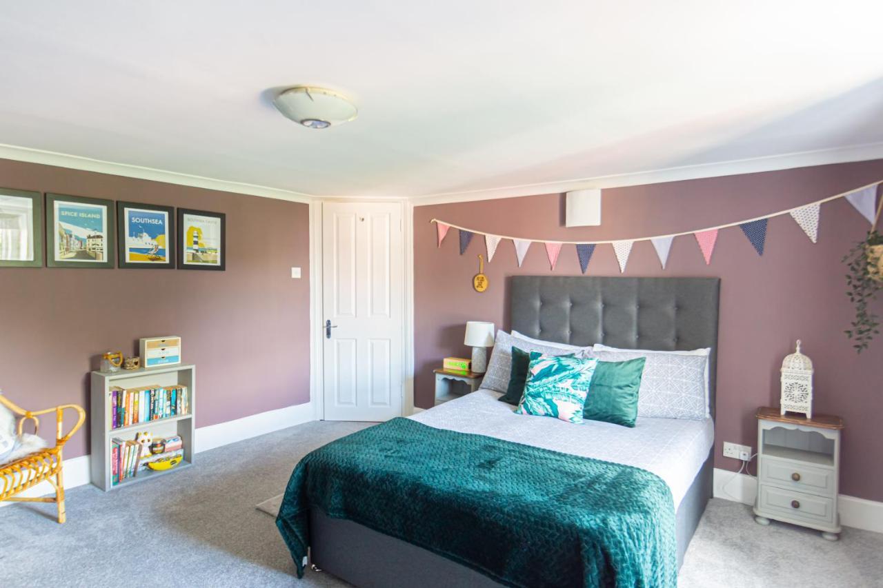 Spacious Split Level Flat In Great Location Портцмаус Экстерьер фото
